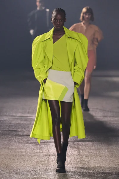 Look 8